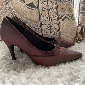 Pointed heels in illusion fabric